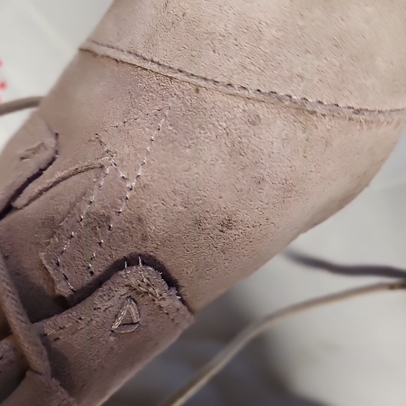 TOMS suede ankle boot with laces - Picture 7 of 8